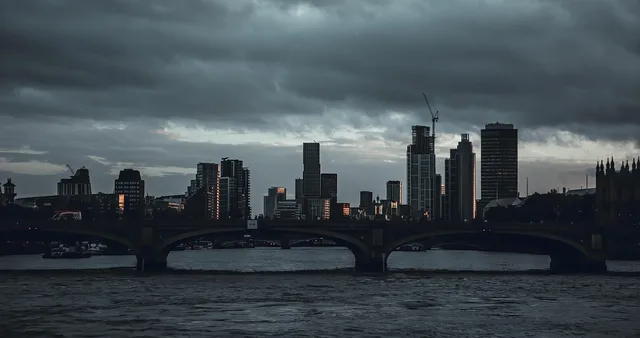 london, skyline, river, bridge, sunset, city, london skyline, city skyline, nature, skyscrapers, buildings, urban, cloudy, england, sky, moody, dusk. Choosing a UK city to target with sales enablement software